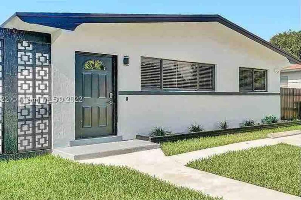 Newly Renovated/Near Sunny Isles Beach/Fre-Parking Apartment North Miami Beach Exterior photo